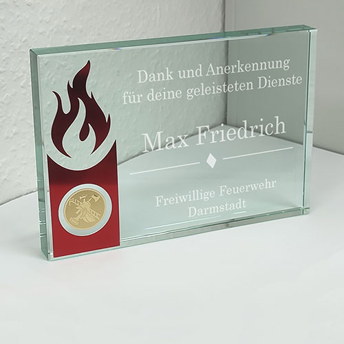 elegante Glastrophäen mit persönlichem Gravurtext